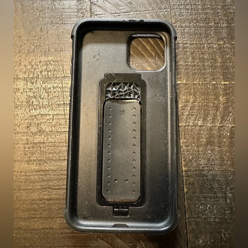 Scooch Wingman phone case for 11 pro. New and unused.